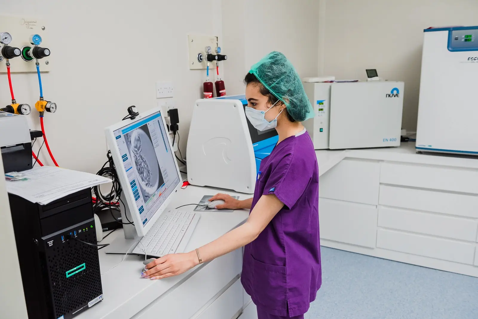 Vita Altera IVF laboratuvarında hijyen ve cihaz kontrolü